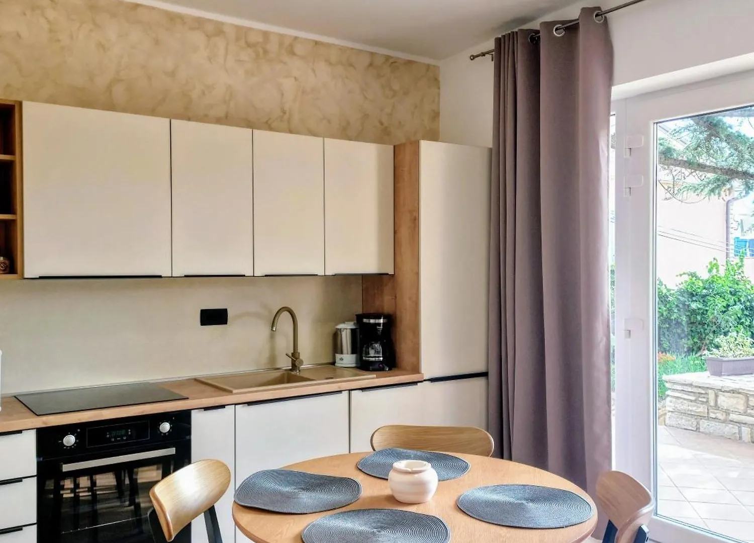 Tangerine Apartment Rabac Croatia